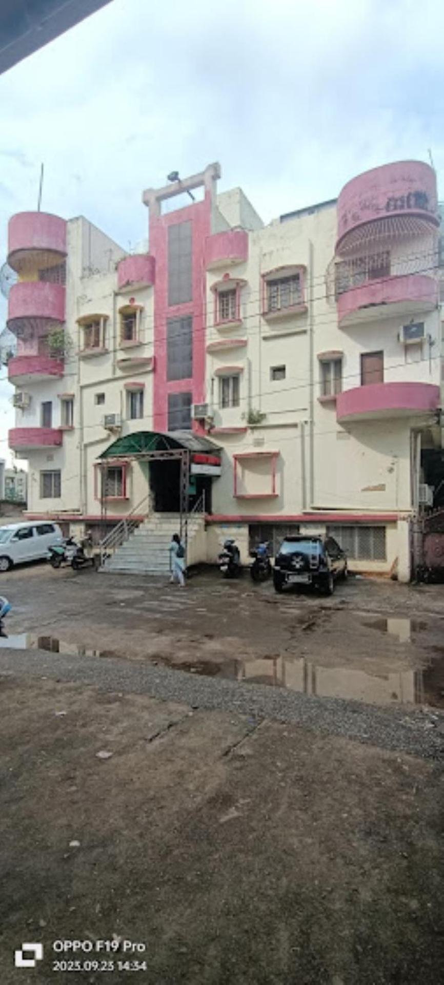 Laxminarayan Club & Resort Vadodara Eksteriør bilde